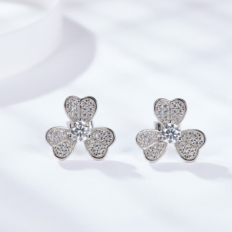 2022 New Fashion Small Fresh Lucky Clover 30 Points Moissanite Silver Plated 18k Gold Over Diamond Pen Stud Earrings